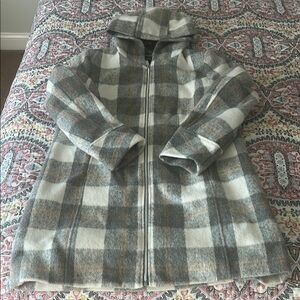 Jones New York Gray and Cream Plaid Coat